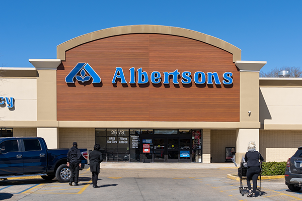 Albertsons Companies announced that Allison Pinkham was named as Executive Vice President and Chief Human Resources Officer (Photo credit: JHVEPhoto -  stock.adobe.com)
