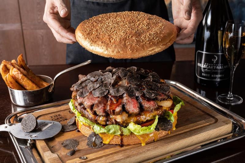 Japanese Hotel Debuts $900 Burger in Honor of New Emperor | Deli